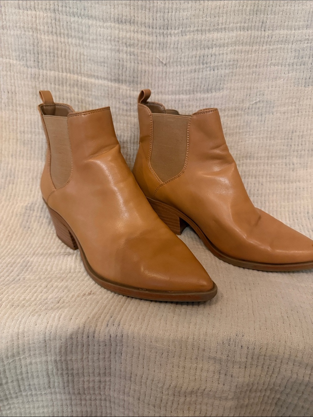 Universal Thread Tan Pointed Leather Chelsea Ankle Boots